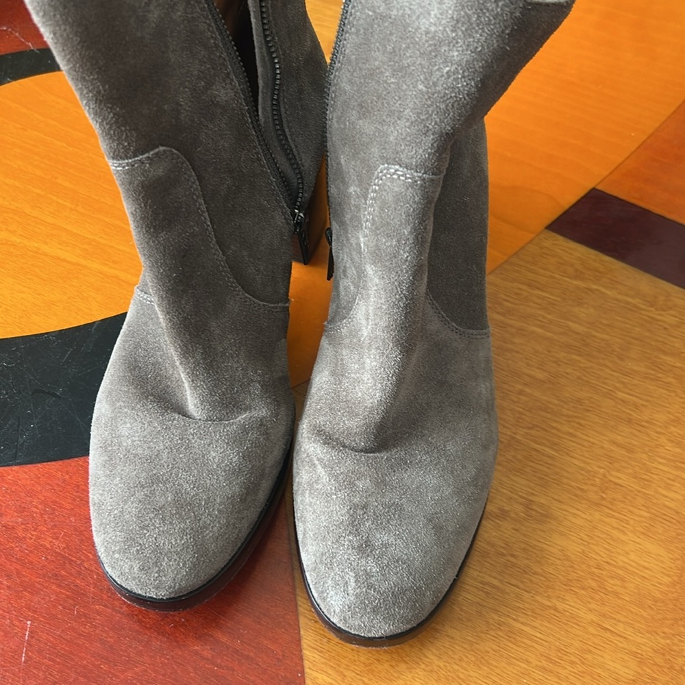 FRYE Joan Campus Suede Wood heeled ankle zip boot. Size 9.5 M  Grey - Picture 8 of 12